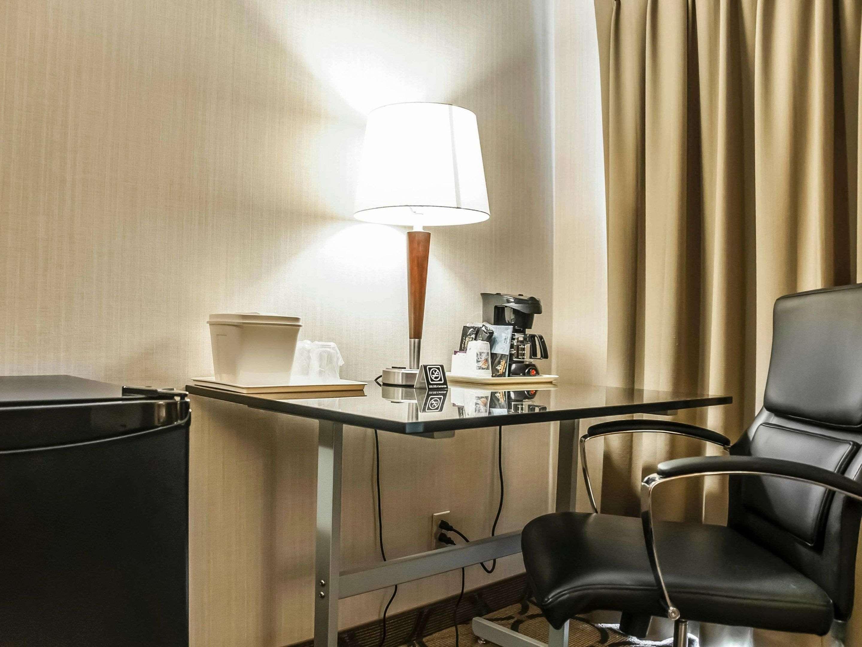 Comfort Inn Laval Exteriör bild