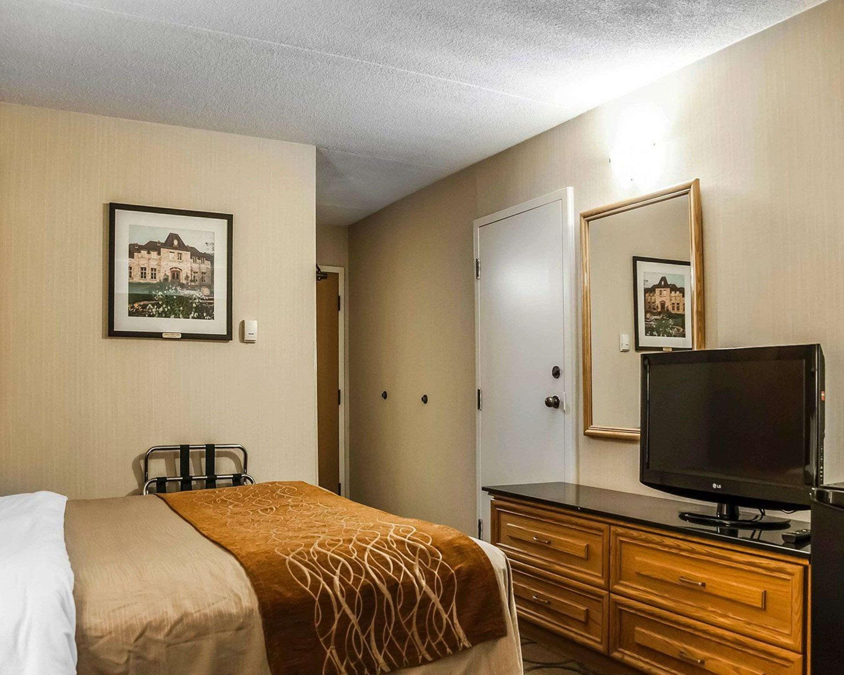 Comfort Inn Laval Exteriör bild