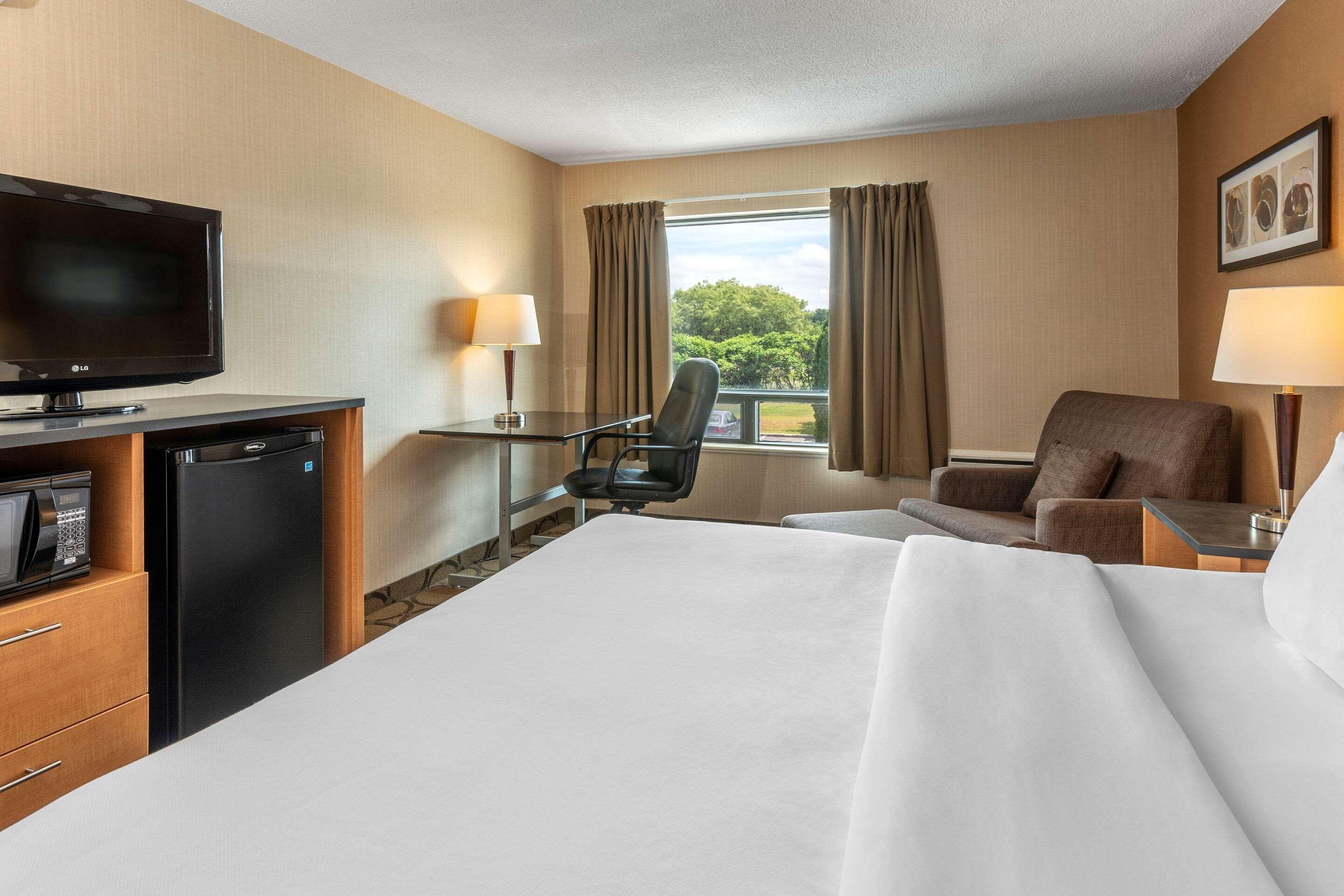 Comfort Inn Laval Exteriör bild