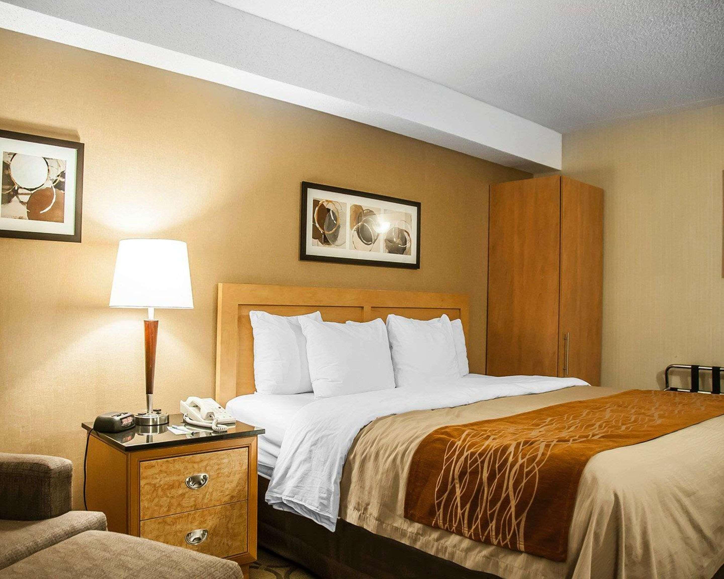 Comfort Inn Laval Exteriör bild