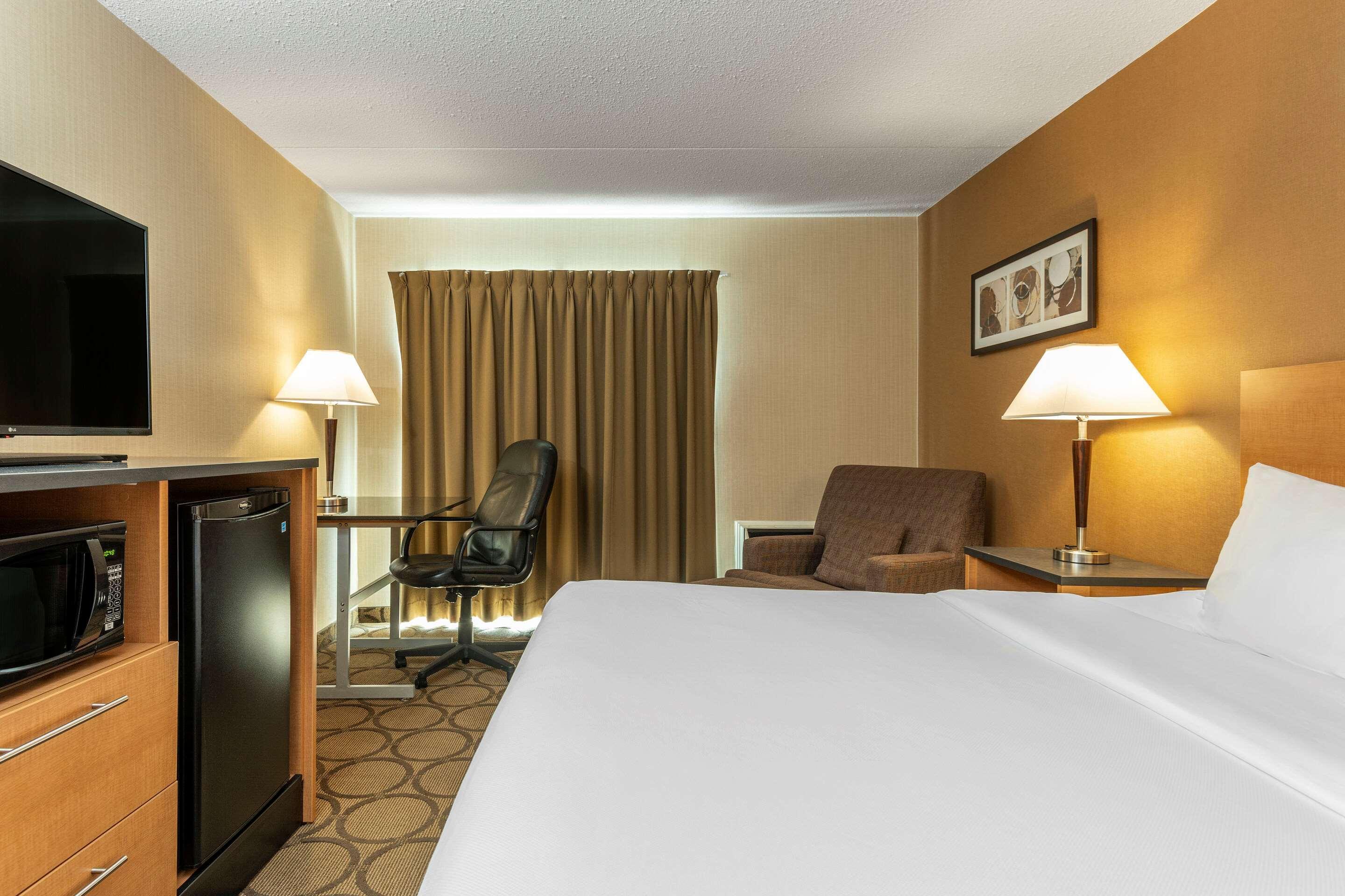 Comfort Inn Laval Exteriör bild