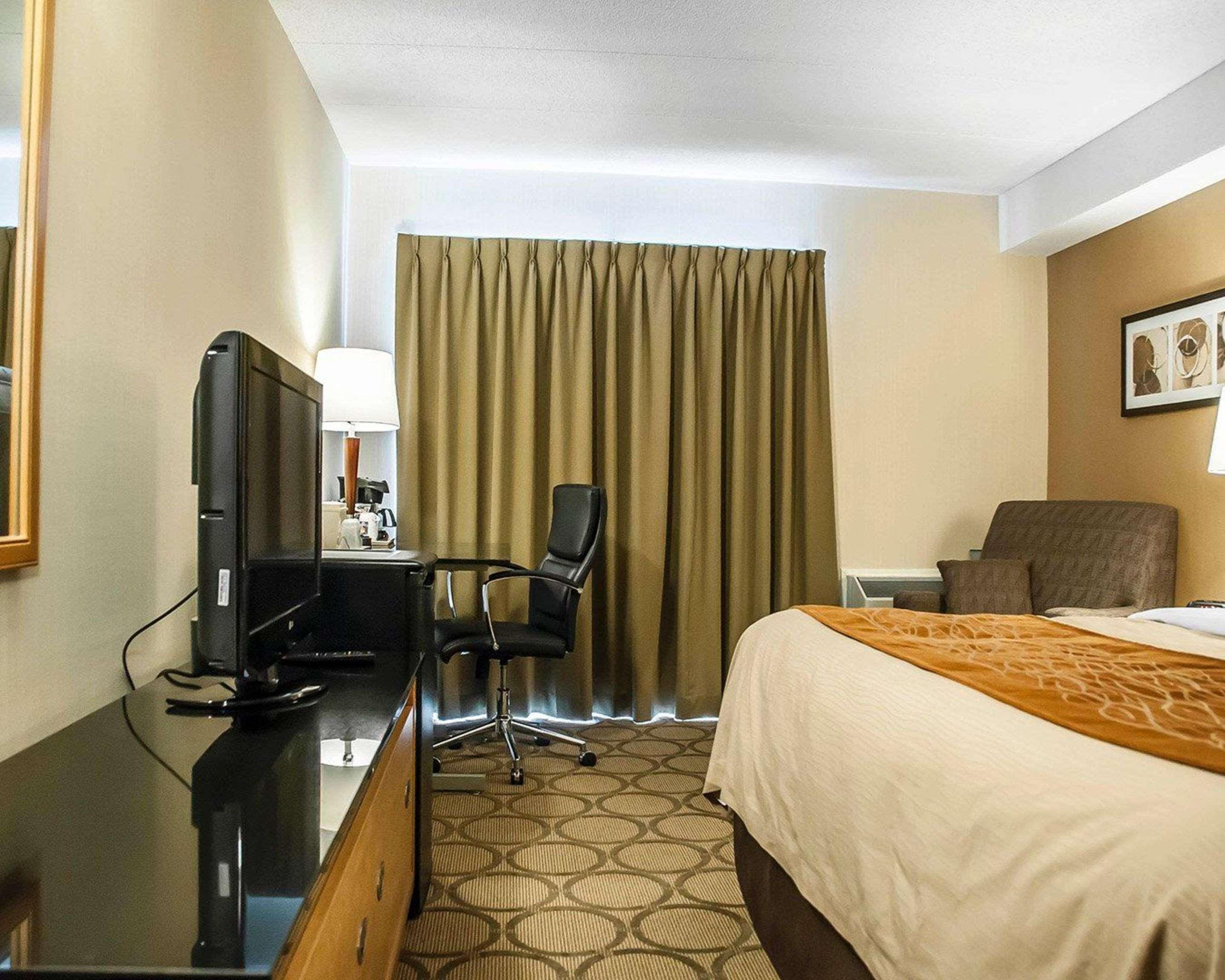 Comfort Inn Laval Exteriör bild