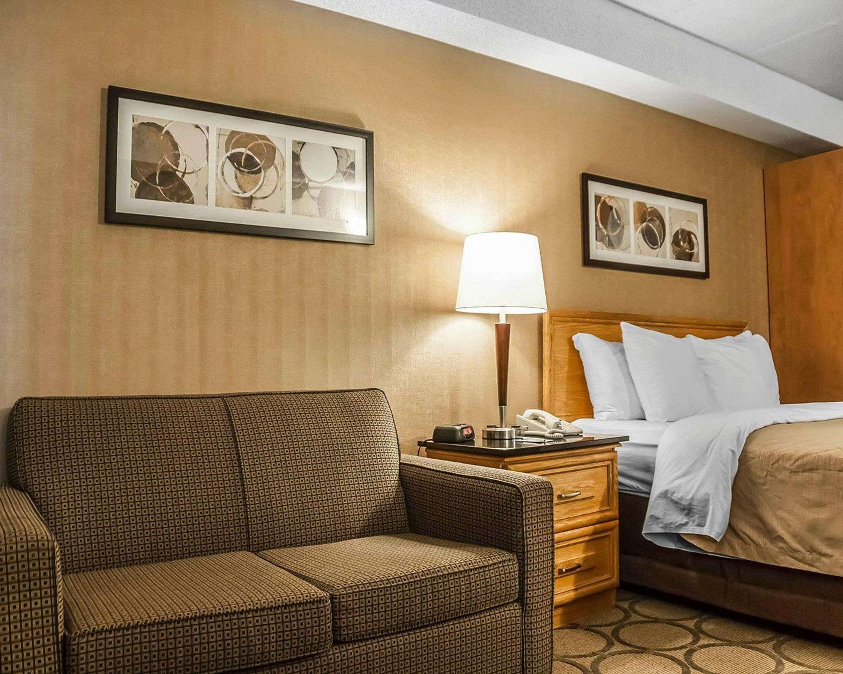 Comfort Inn Laval Exteriör bild
