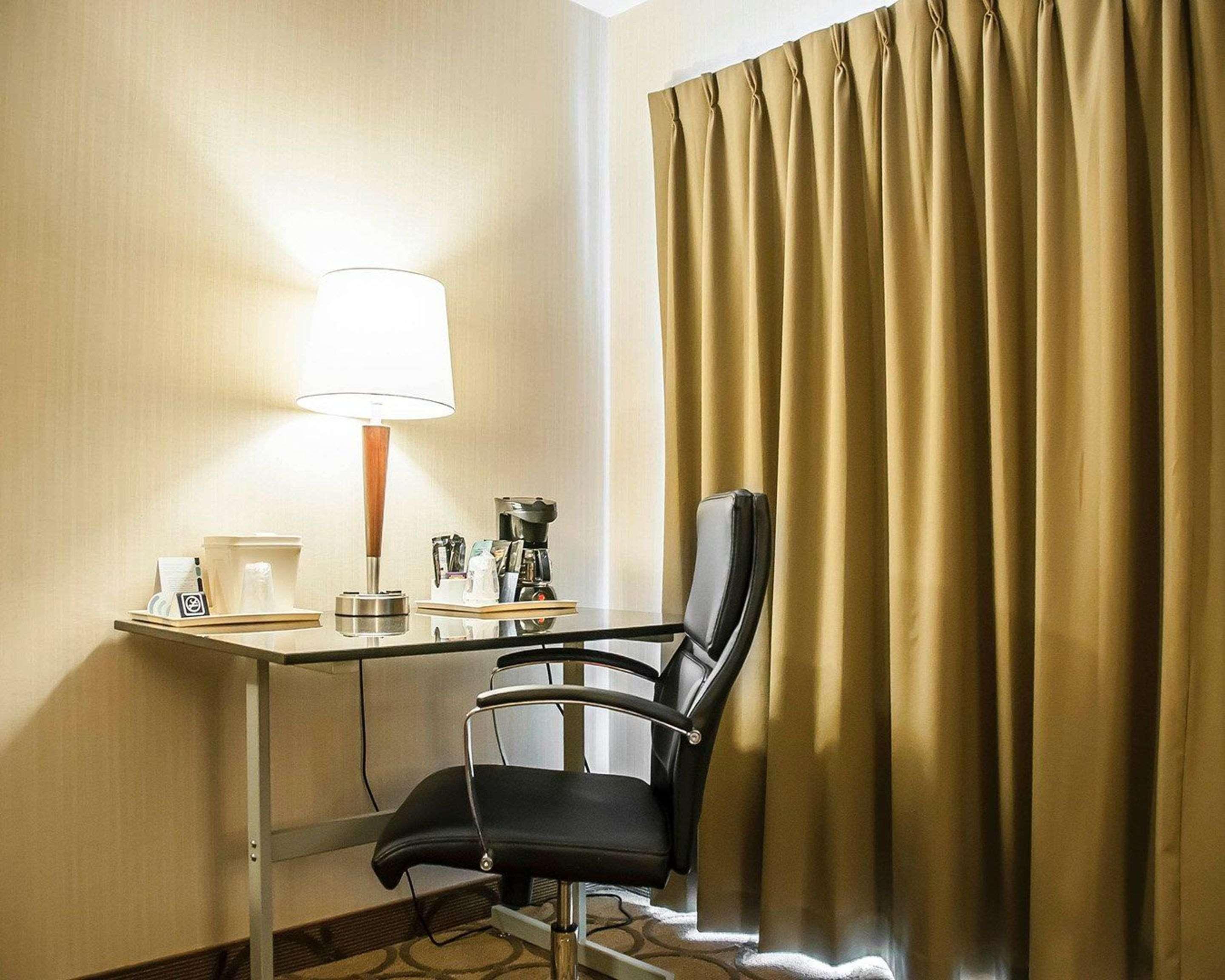 Comfort Inn Laval Exteriör bild